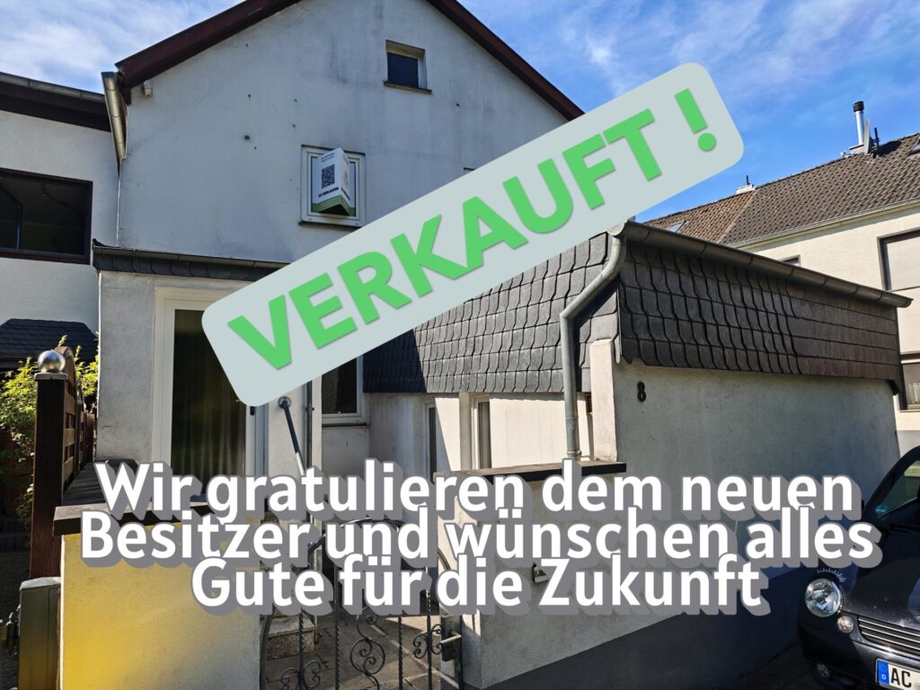 Bild vom Haus mit verkauft Aufkleber